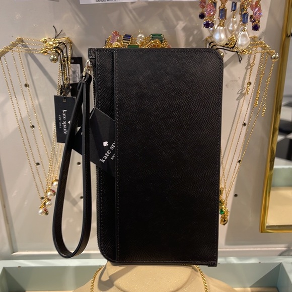 Kate Spade Lucy Medium L-Zip Wristlet
COLOR:
Black (Non Glitter)
NWT - Picture 16 of 16